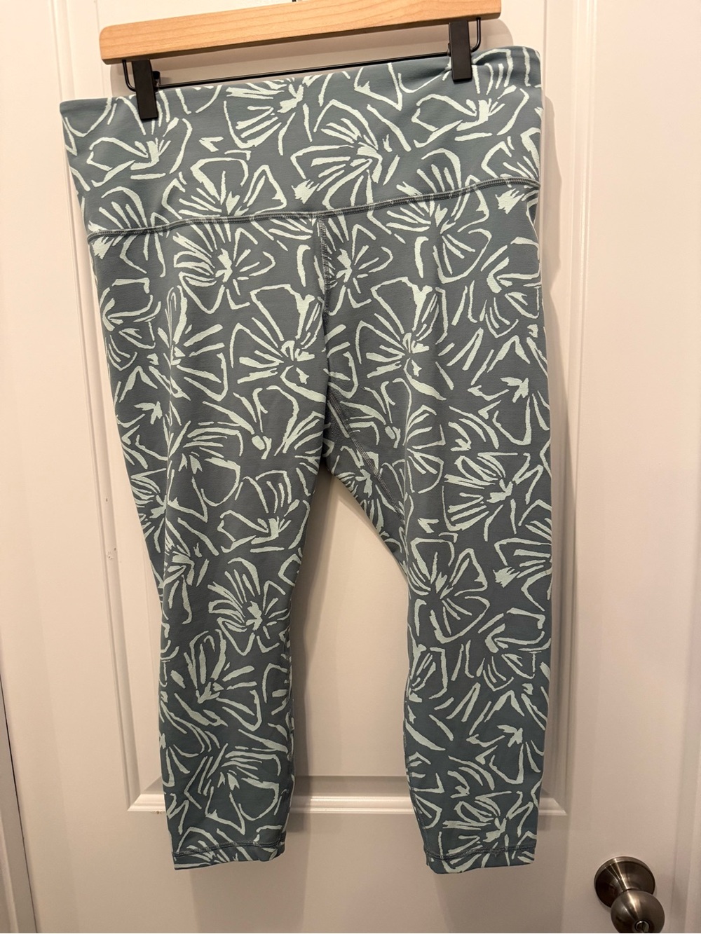 Athleta Sage Green Floral Print Leggings